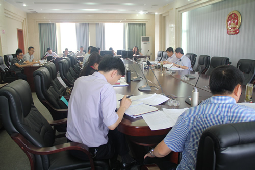 政府領(lǐng)導(dǎo)、企業(yè)代表參加了崇禮新城投資合作協(xié)議討論會(huì)(圖2)